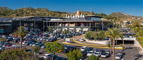 La Cañada Shopping Center .